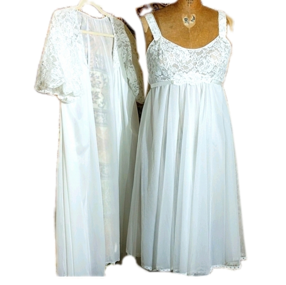 Vintage Vanity Fair Peignoire set suitable for a bride or a smart person